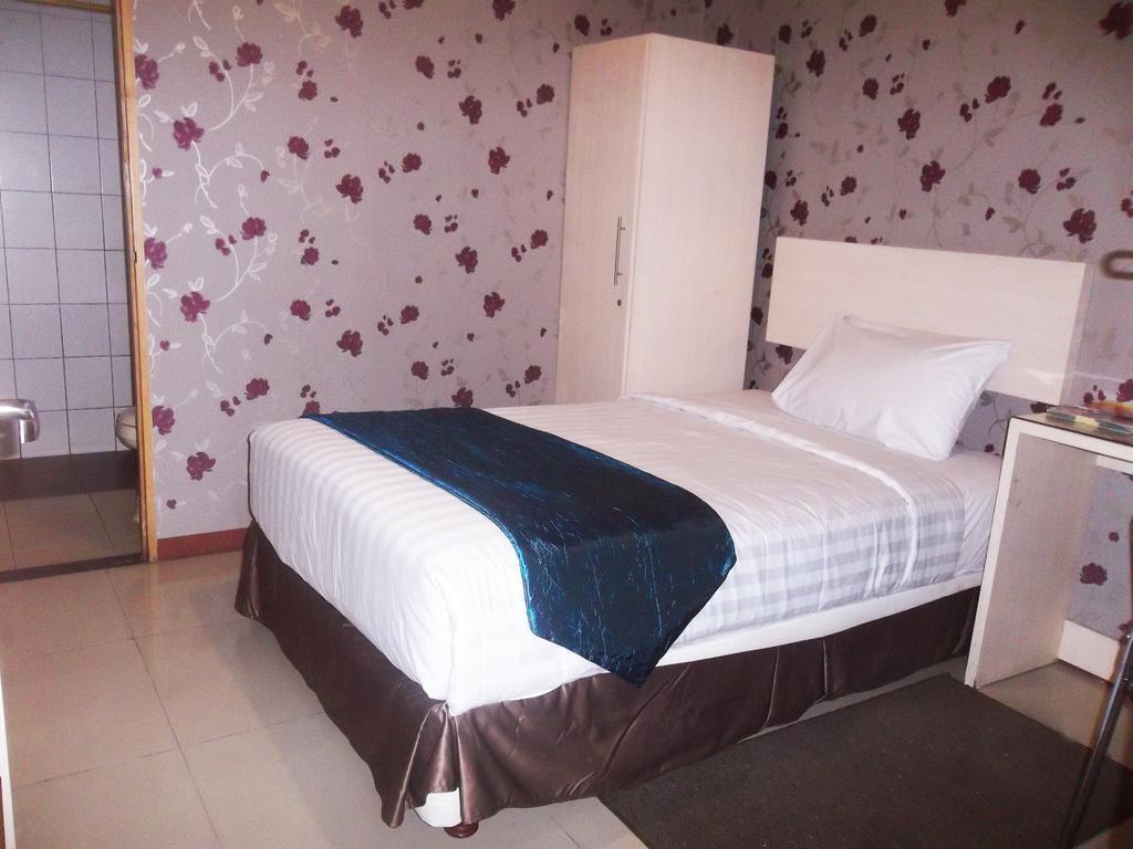 Mine Home Hotel Бандунг Номер фото