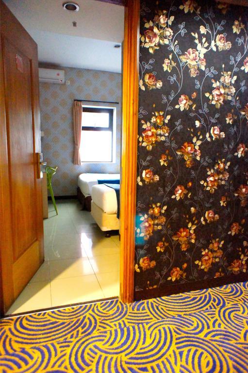 Mine Home Hotel Бандунг Экстерьер фото