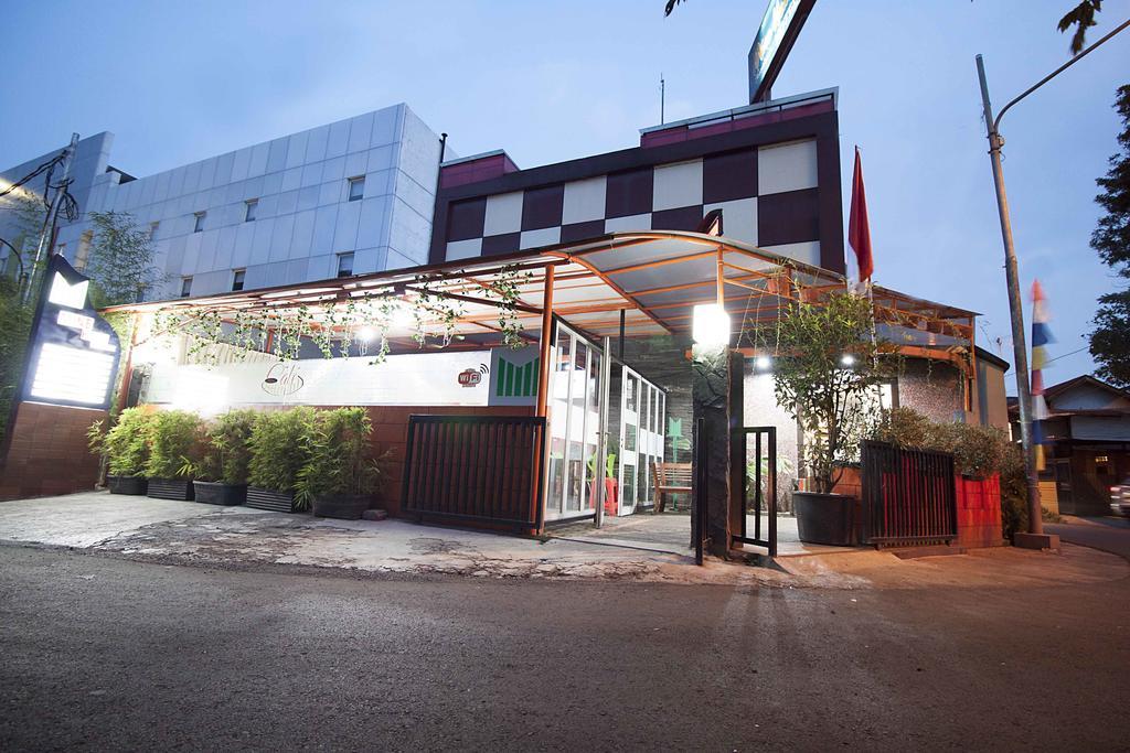 Mine Home Hotel Бандунг Экстерьер фото