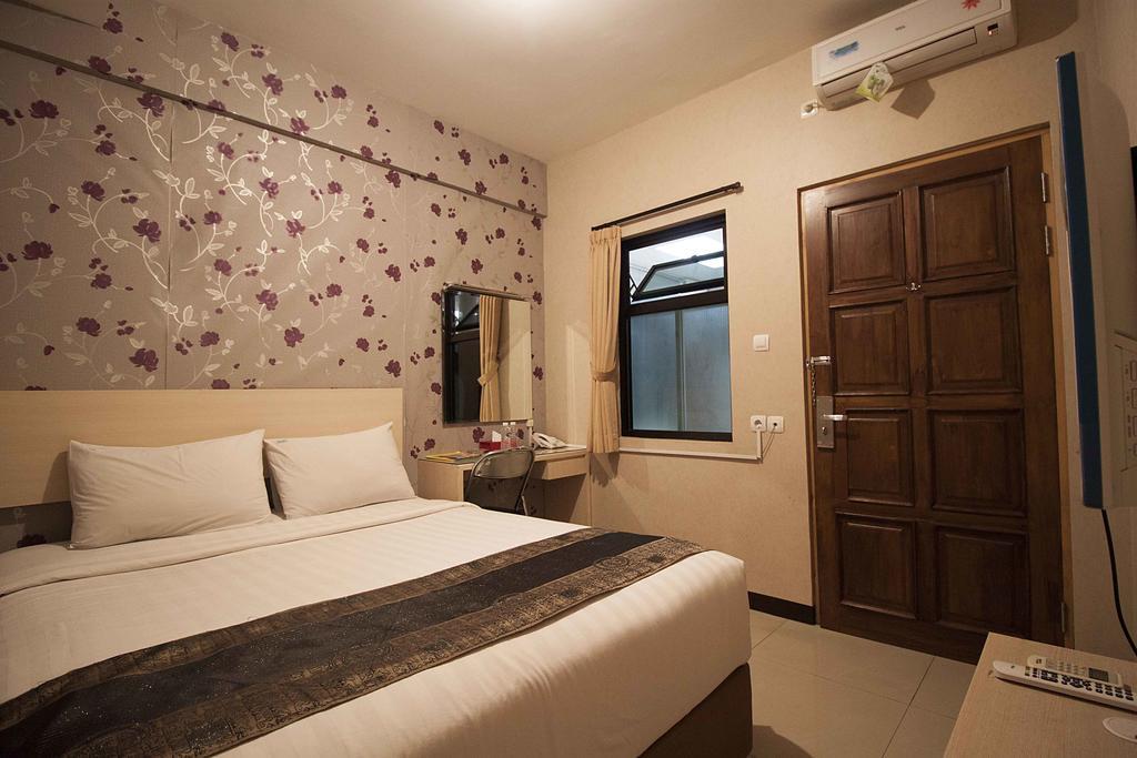 Mine Home Hotel Бандунг Экстерьер фото