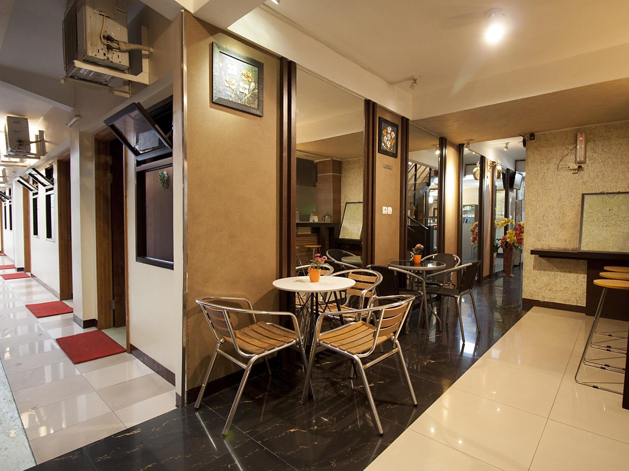 Mine Home Hotel Бандунг Экстерьер фото